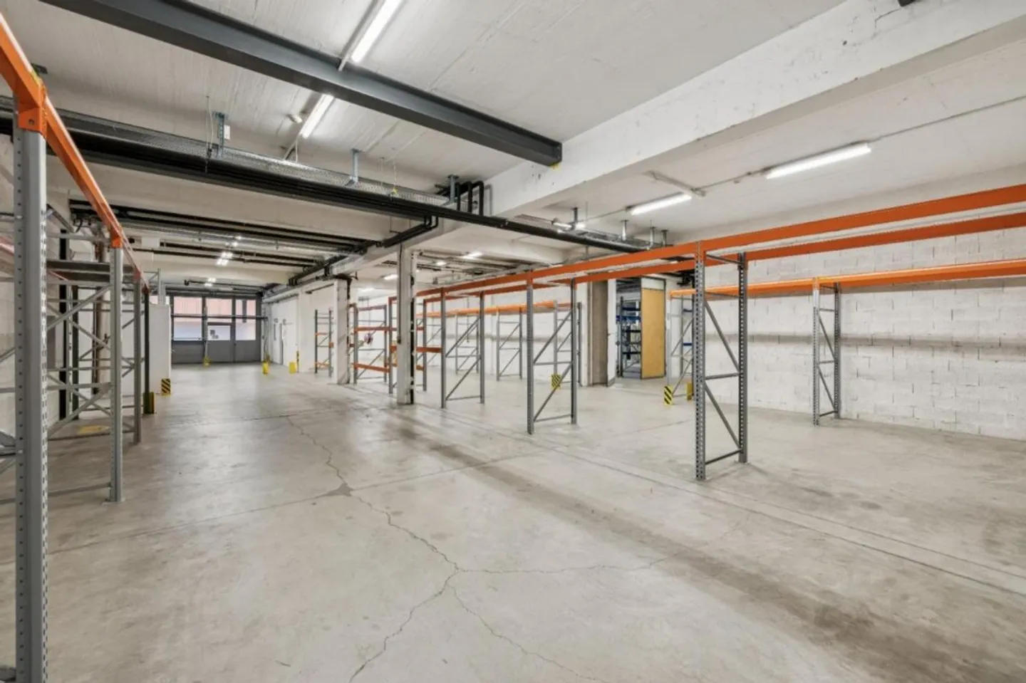 Vaud locale di stoccaggio showroom deposito archivi in affitto a Budron 600/1... - Foto 4 di 10