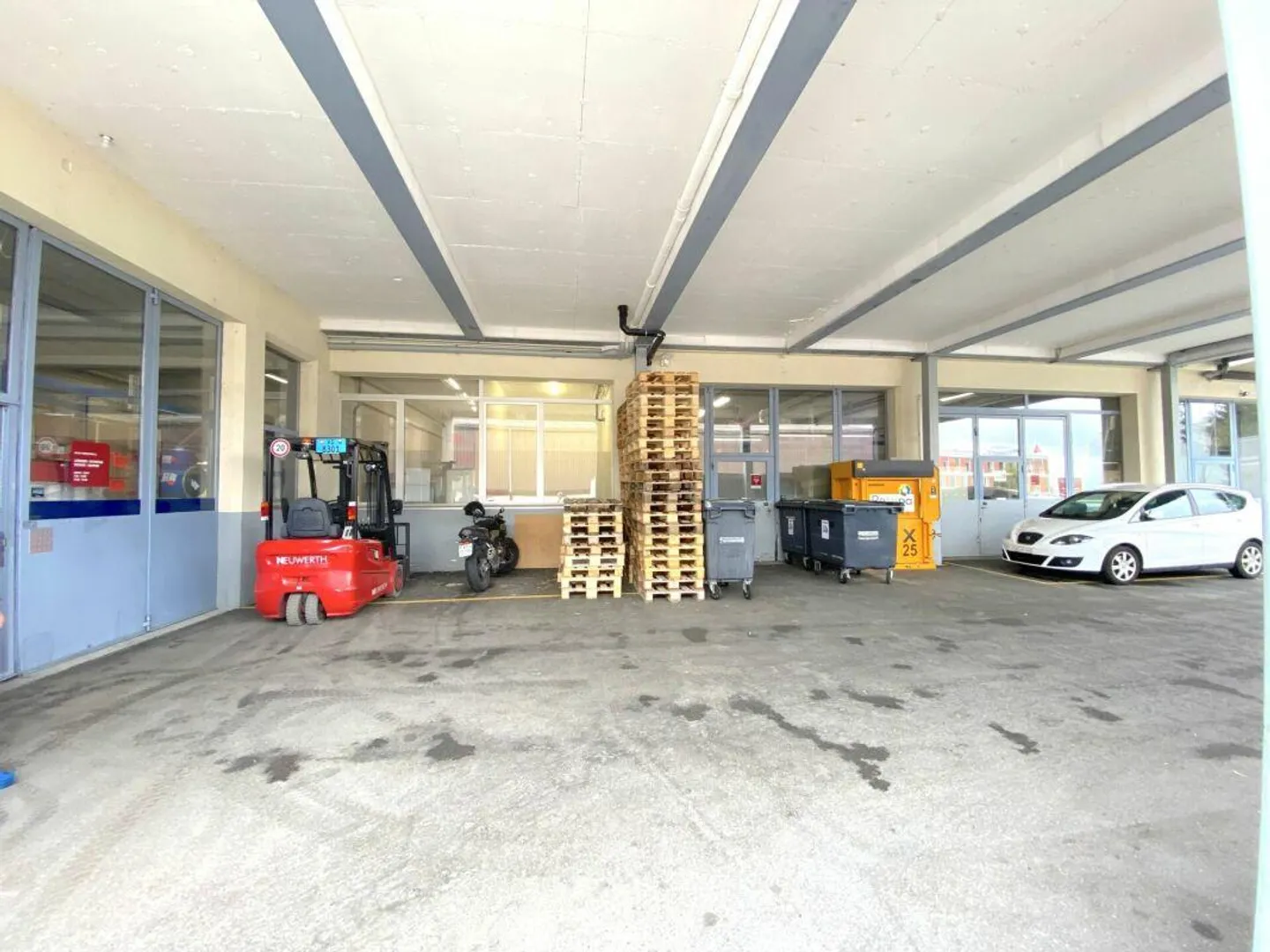 Vaud locale di stoccaggio showroom deposito archivi in affitto a Budron 600/1... - Foto 8 di 10