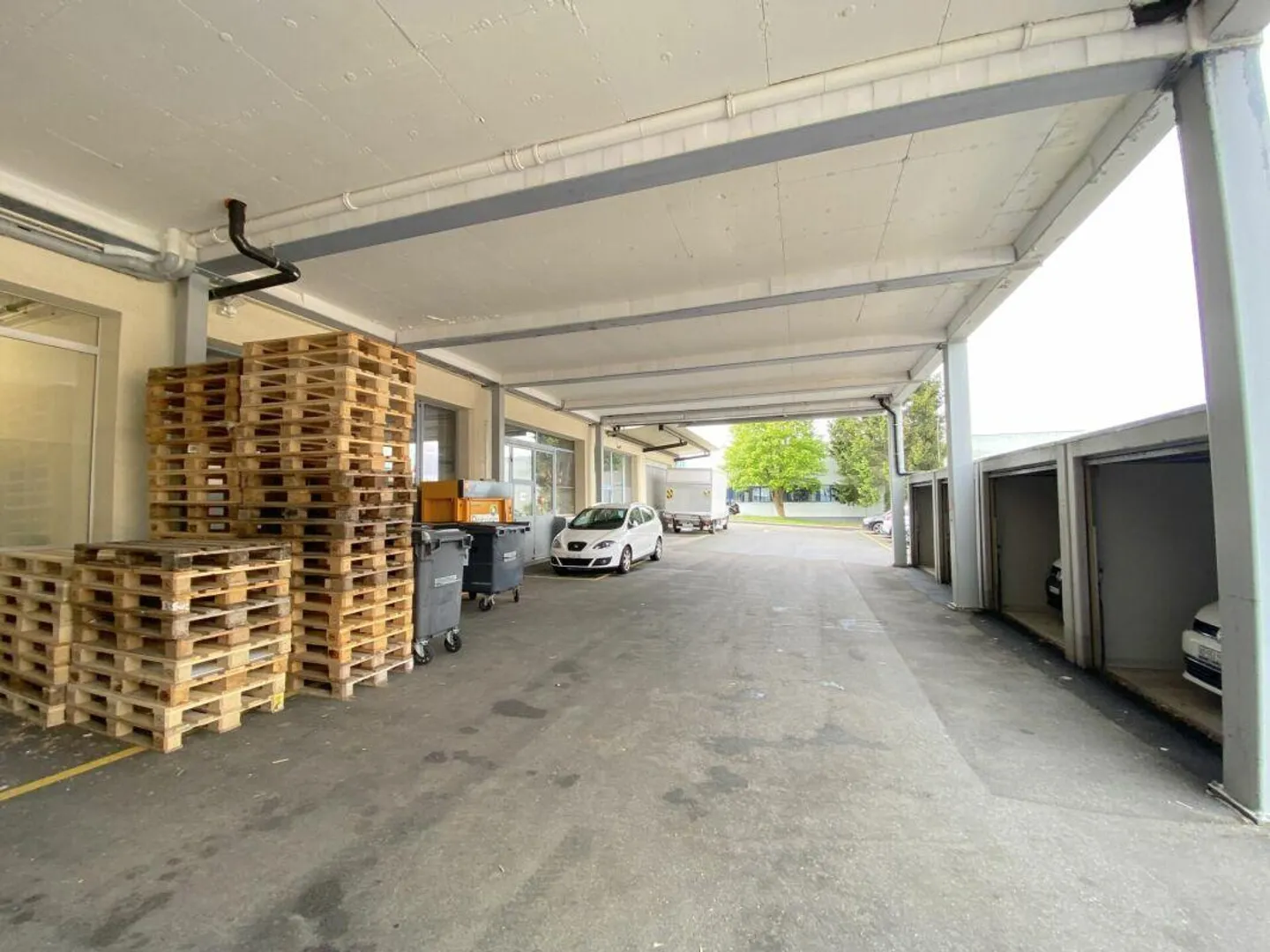 Vaud locale di stoccaggio showroom deposito archivi in affitto a Budron 600/1... - Foto 6 di 10