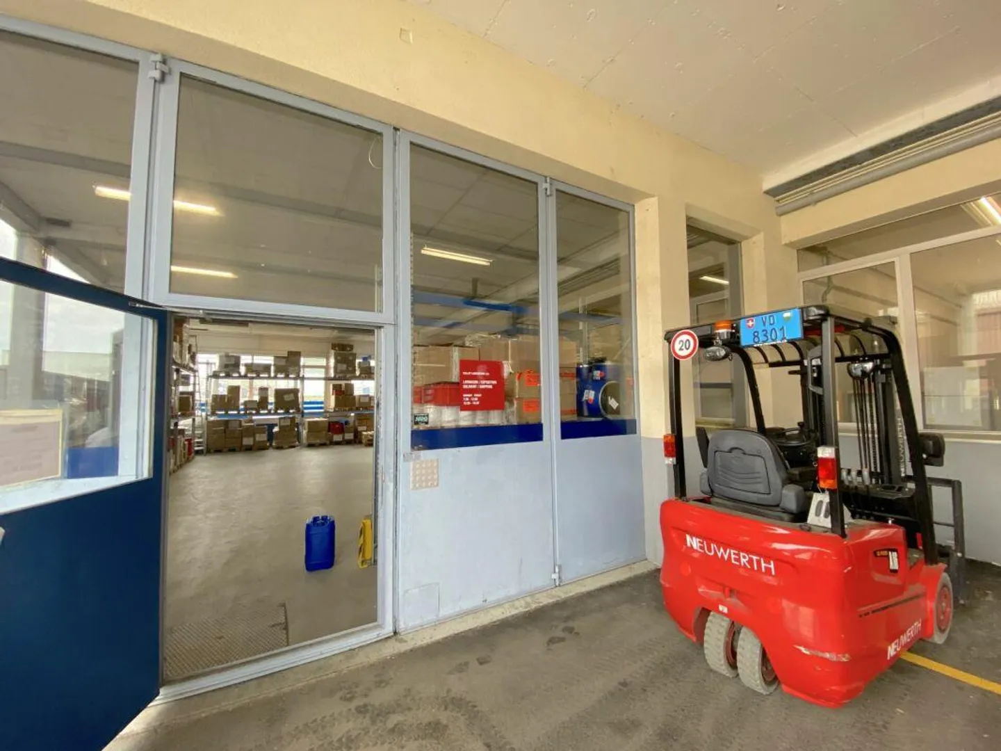 Vaud locale di stoccaggio showroom deposito archivi in affitto a Budron 600/1... - Foto 9 di 10