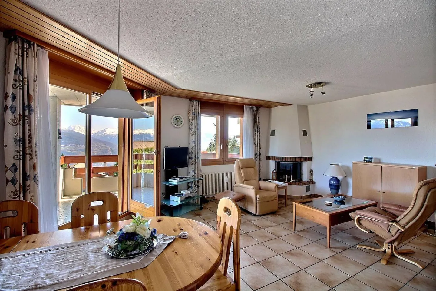 Spacious Apartment with Alpine View - Photo 2 of 12