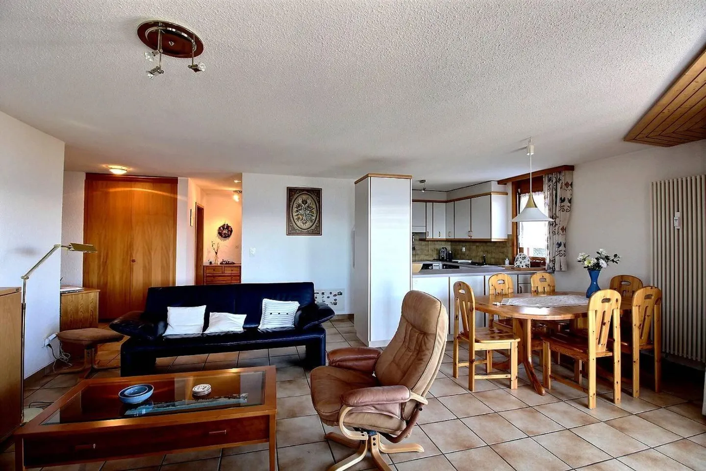 Spacious Apartment with Alpine View - Photo 3 of 12