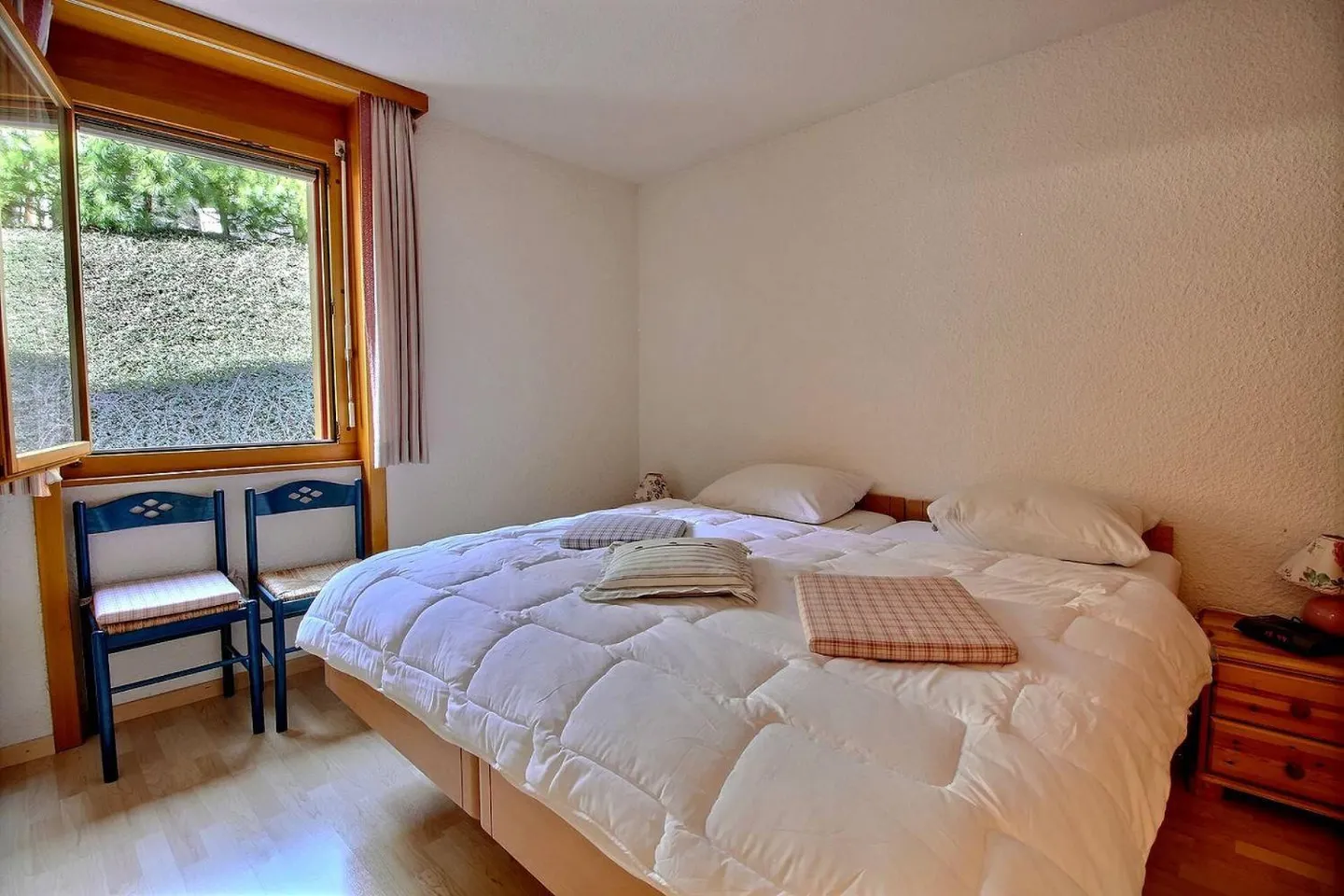 Spacious Apartment with Alpine View - Photo 6 of 12