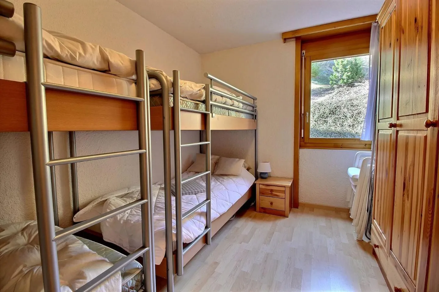 Spacious Apartment with Alpine View - Photo 7 of 12