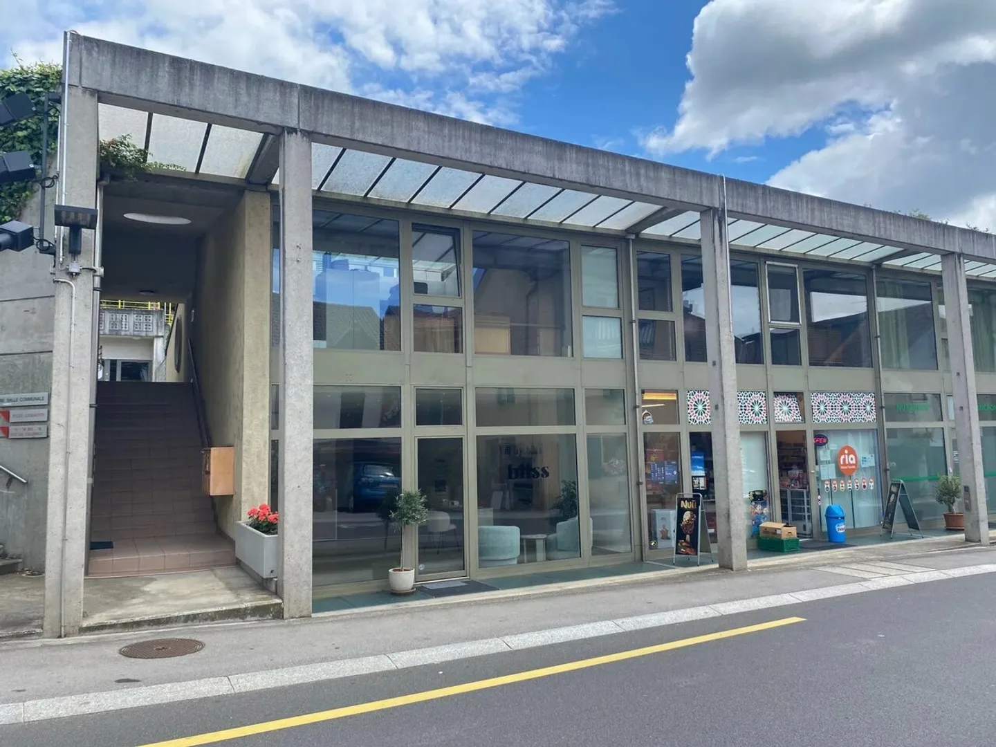 Belle superfici amministrative vicino all'aeroporto - Foto 1 di 11