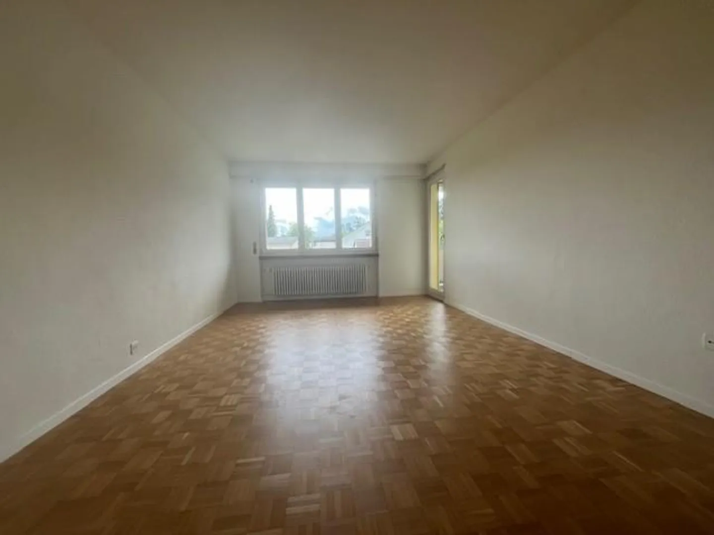 Appartement 3 pièces confortable et lumineux dans un quartier résidentiel calme à... - Photo 4 sur 8