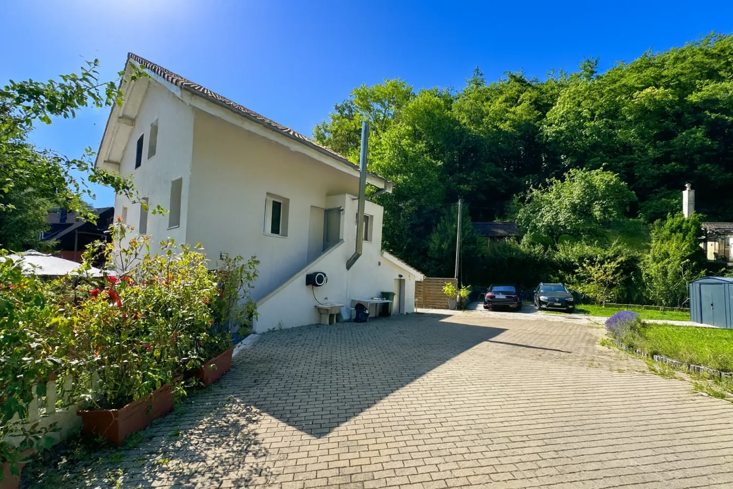 5.5 Zi. Einfamilienhaus mit viel Umschwung - Foto 1 von 9