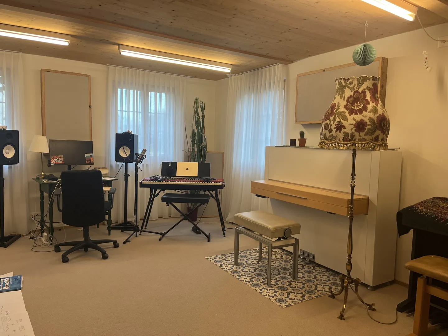 Charming 5-Room House - Photo 2 of 8