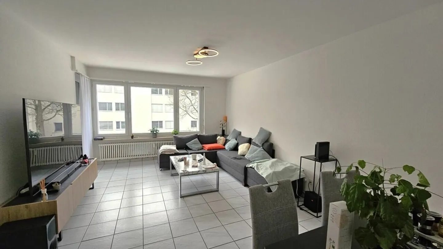 3-room apartment with south balcony and garage box - Photo 3 of 8