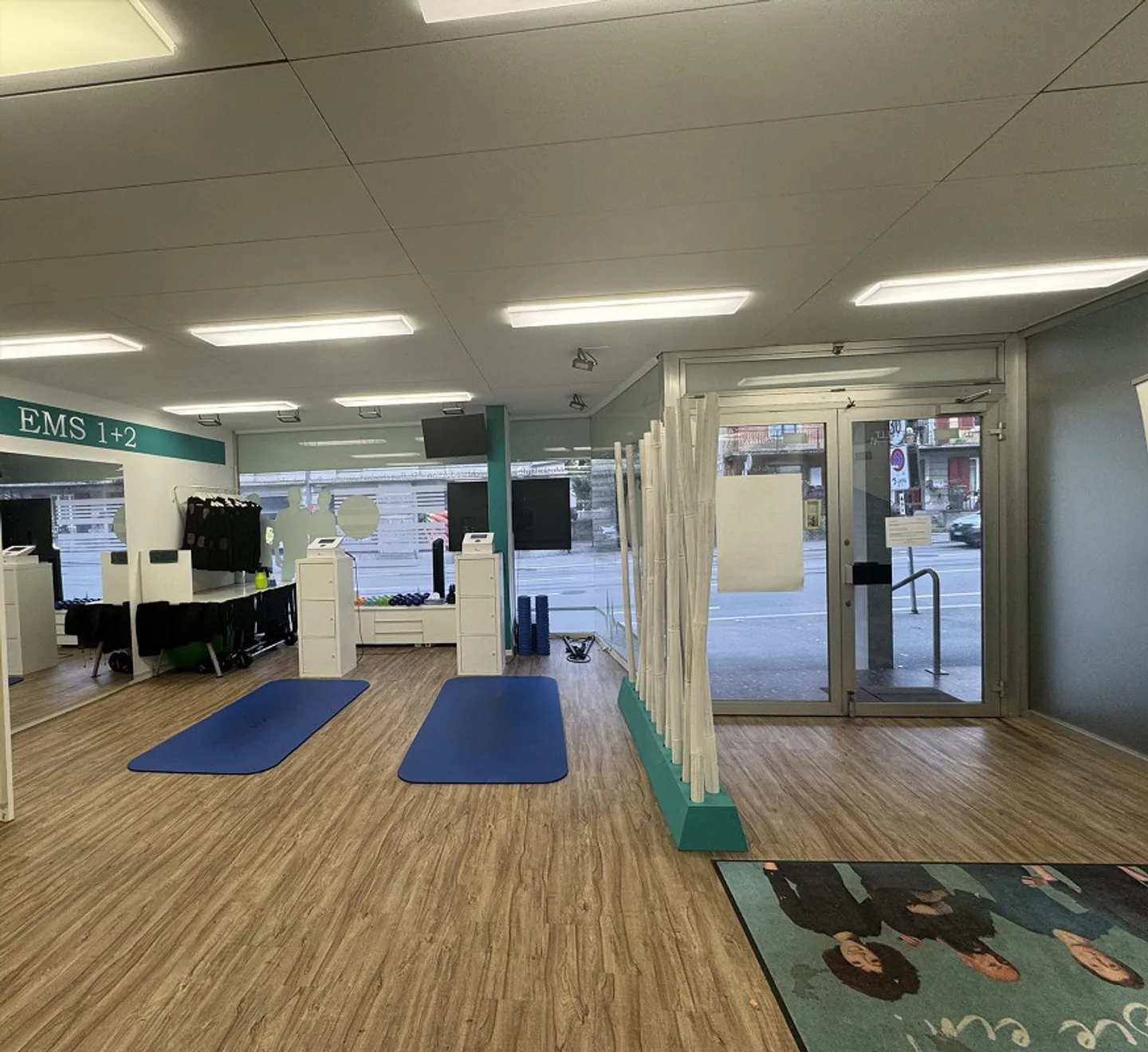 Espace de vente attrayant dans un emplacement de choix - disponible à partir du 01.08.2026 - Photo 2 sur 7