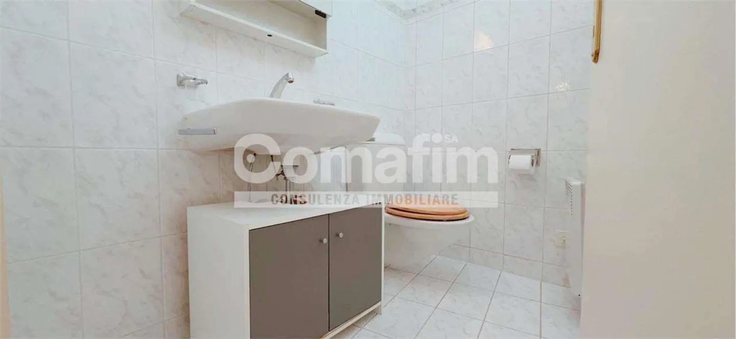 Typisches Tessiner Haus im Kern von Cadro - Foto 8 di 12