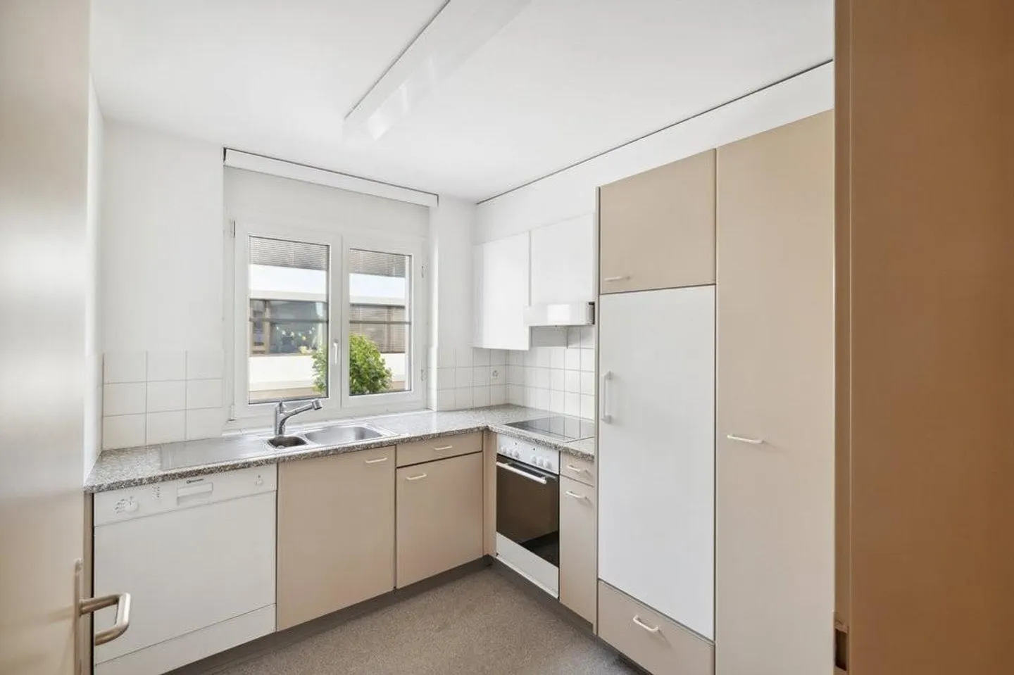 Appartement charmant avec balcon à Neudorf - Photo 2 sur 7