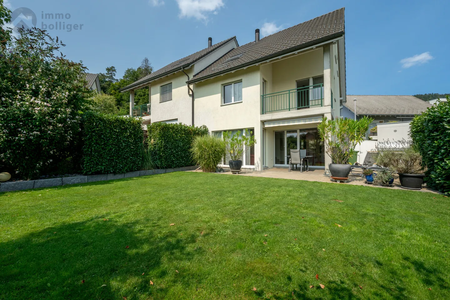 Grosszügigkeit trifft Natur - Modernes Doppelhaus am Waldrand - Foto 1 von 11