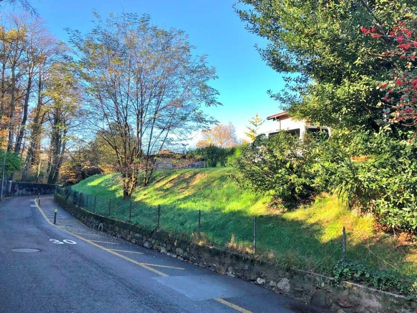 Terreno edificabile di 1'277 m² nel centro del paese - Foto 1 di 7