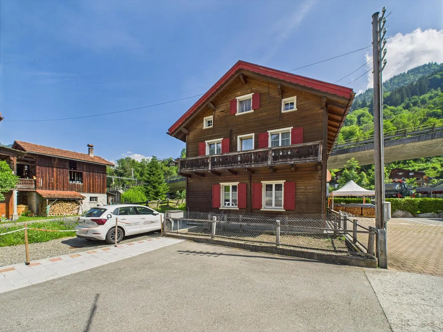 «Charmantes Zweifamilienfamilienhaus mit Potenzial in Jenaz, Graubünden» - Foto 2 von 11