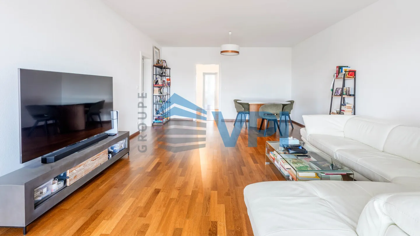 Magnificent bright 5-room apartment - Photo 2 of 10