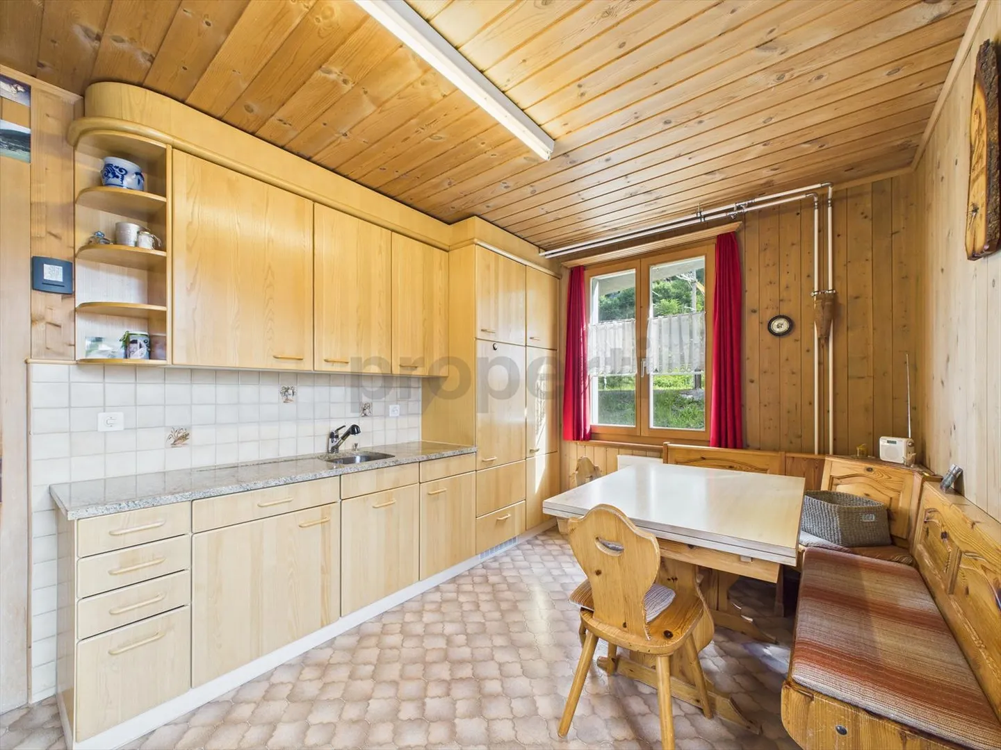 «Charmantes Zweifamilienfamilienhaus mit Potenzial in Jenaz, Graubünden» - Foto 5 von 11