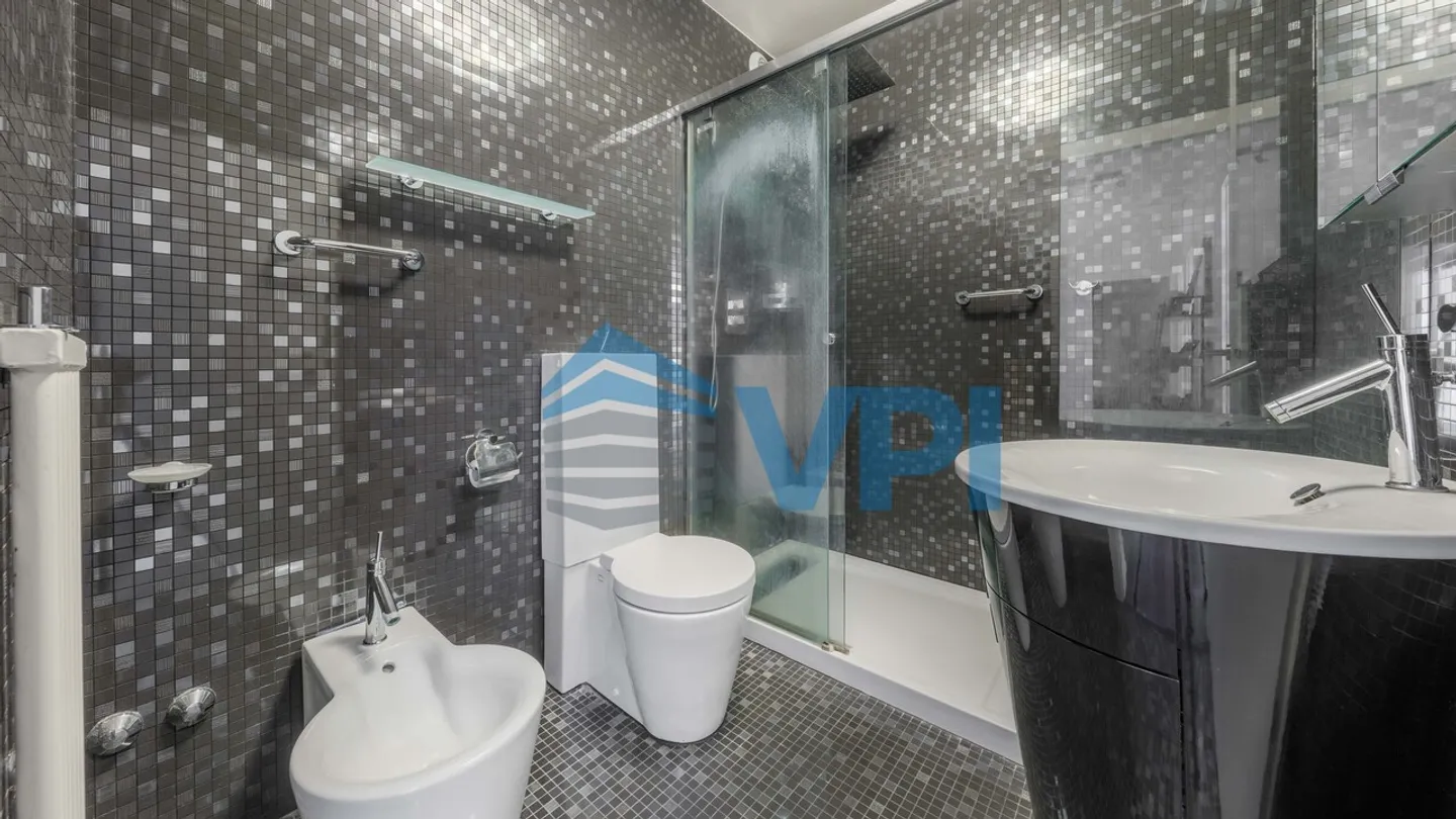 Magnificent bright 5-room apartment - Photo 8 of 10