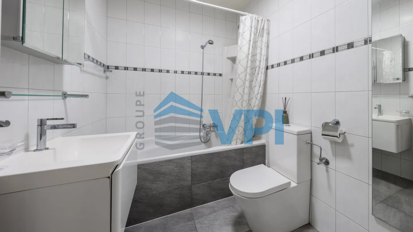 Magnificent bright 5-room apartment - Photo 9 of 10