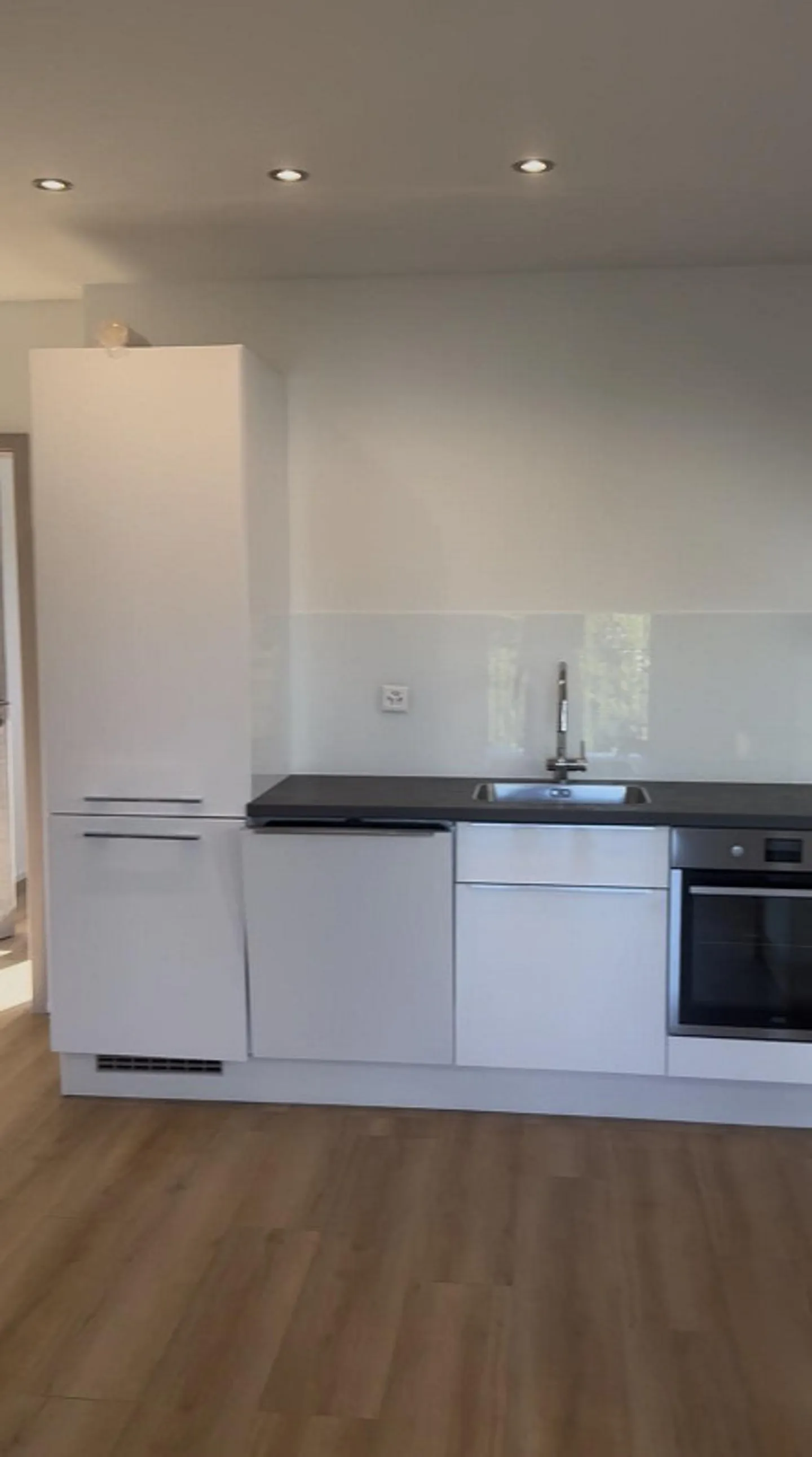 Charmante Dachgeschosswohnung in Safenwil - Foto 4 von 14