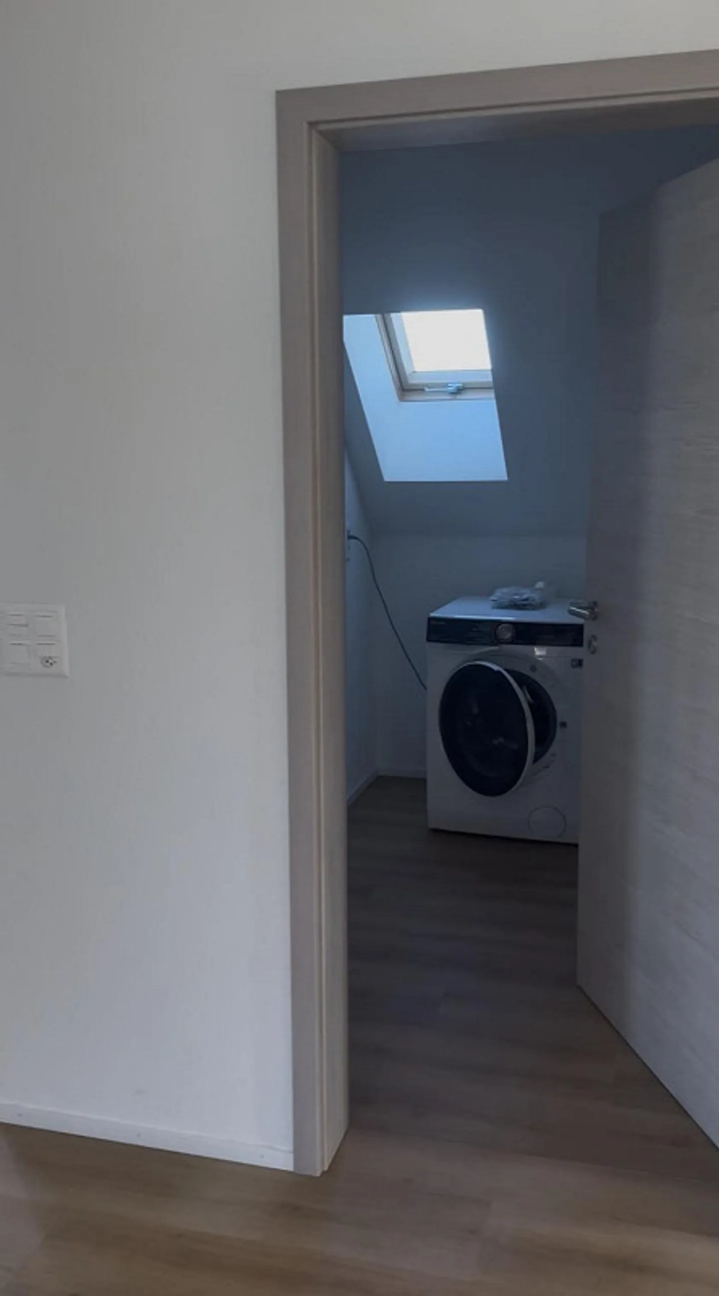 Charmante Dachgeschosswohnung in Safenwil - Foto 5 von 14