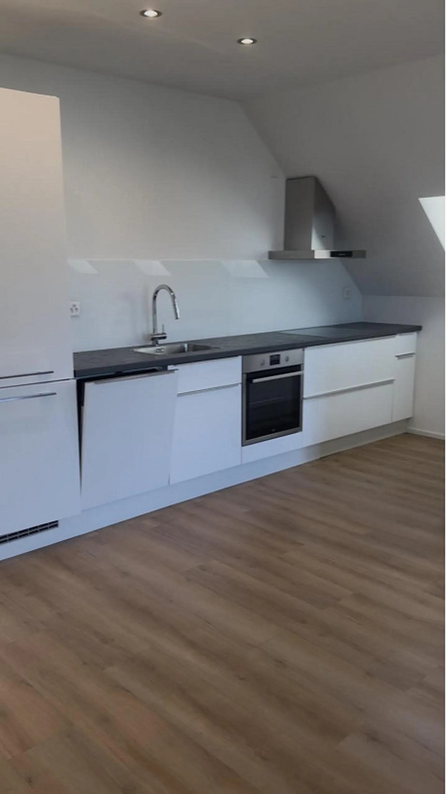 Charmante Dachgeschosswohnung in Safenwil - Foto 6 von 14