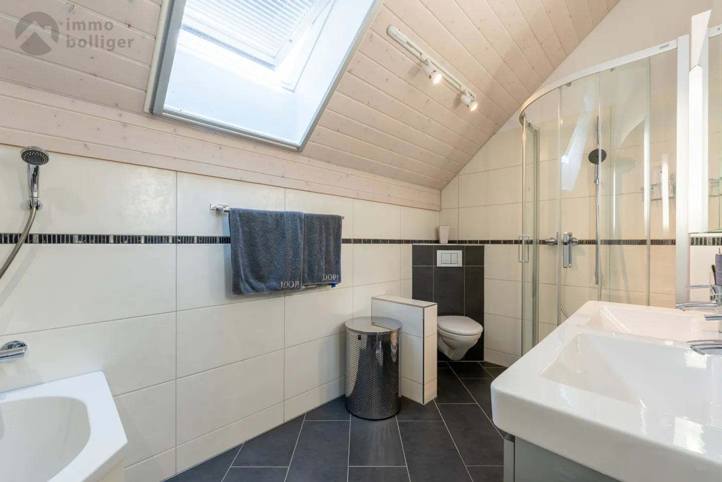Grosszügigkeit trifft Natur - Modernes Doppelhaus am Waldrand - Foto 7 von 11