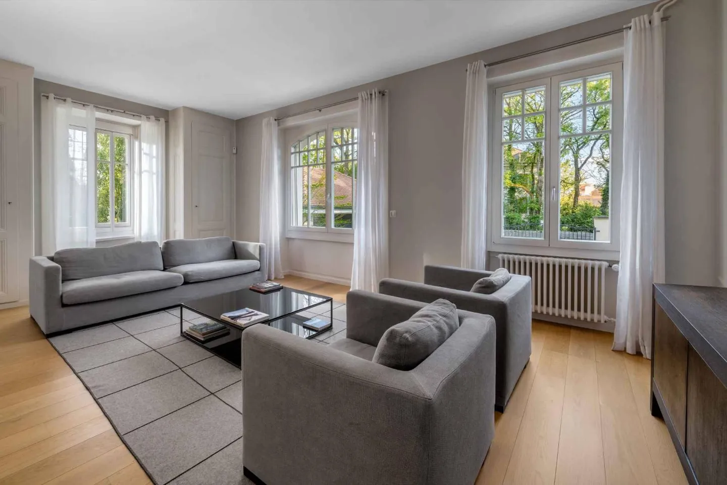 Elegant Detached House in Jussy - Photo 8 of 13