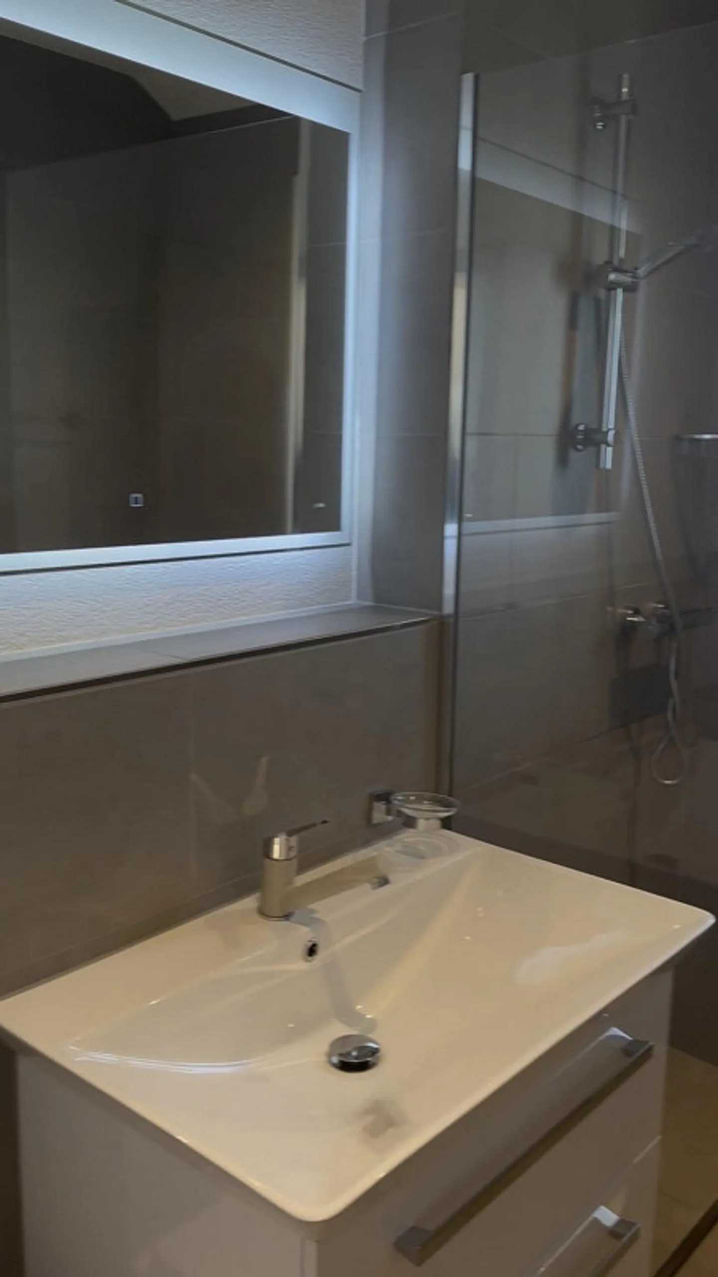 Charmante Dachgeschosswohnung in Safenwil - Foto 10 von 14