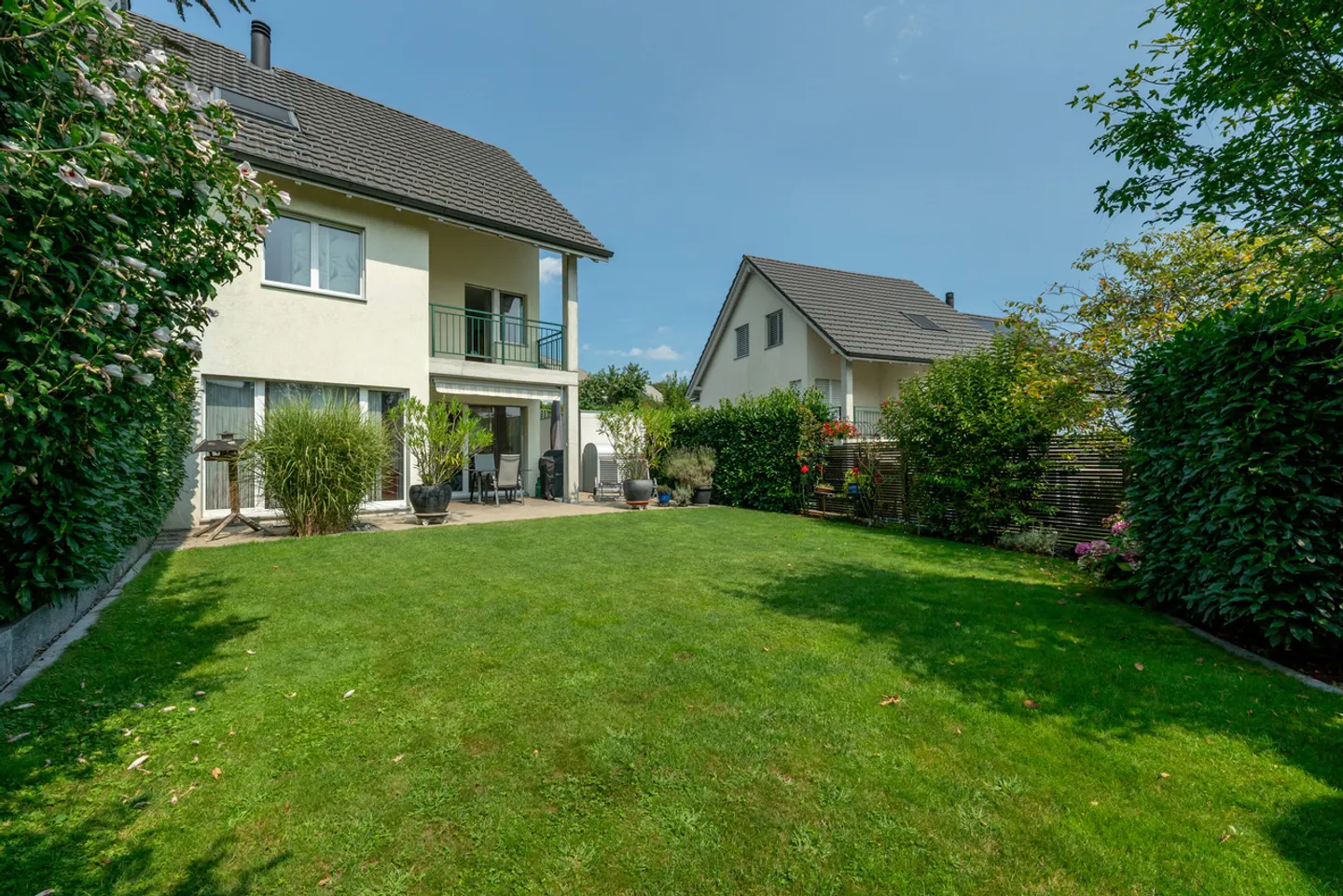 Grosszügigkeit trifft Natur - Modernes Doppelhaus am Waldrand - Foto 10 von 11