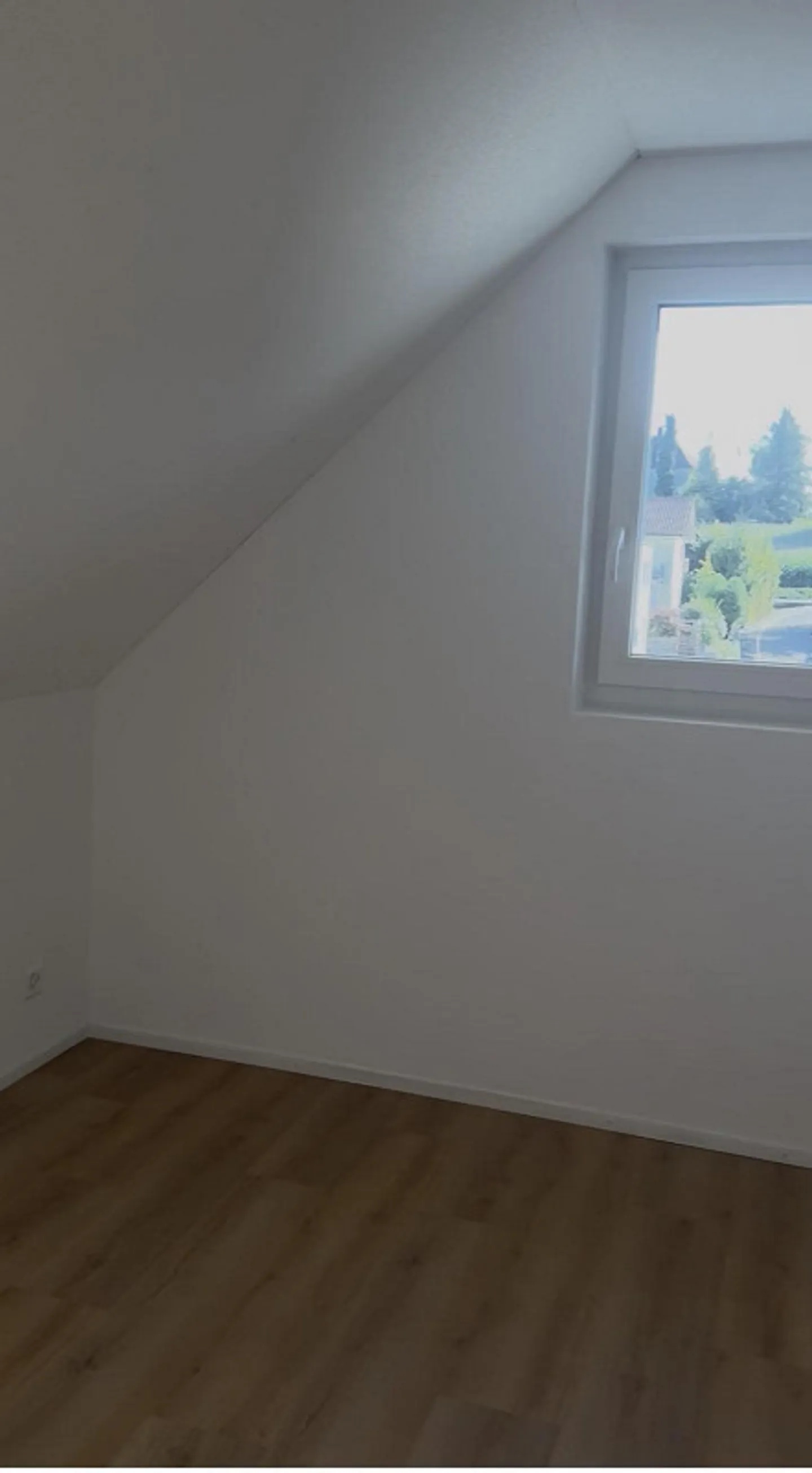 Charmante Dachgeschosswohnung in Safenwil - Foto 12 von 14