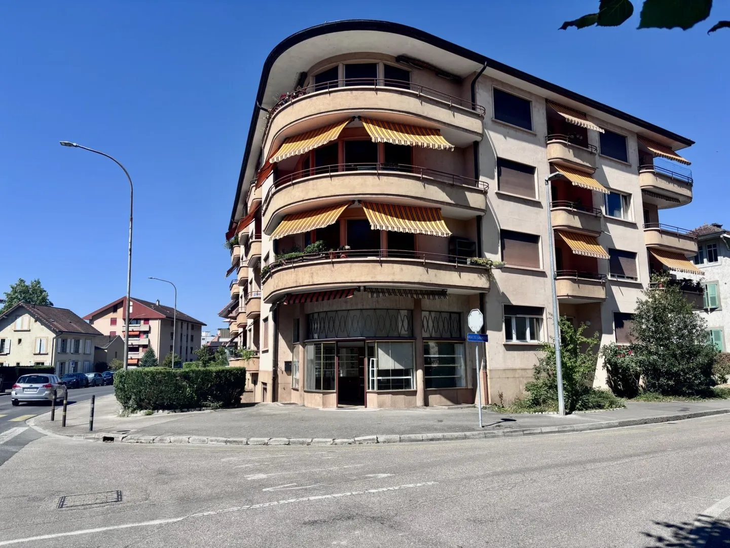 Espace Commercial avec Appartement - Photo 1 sur 7