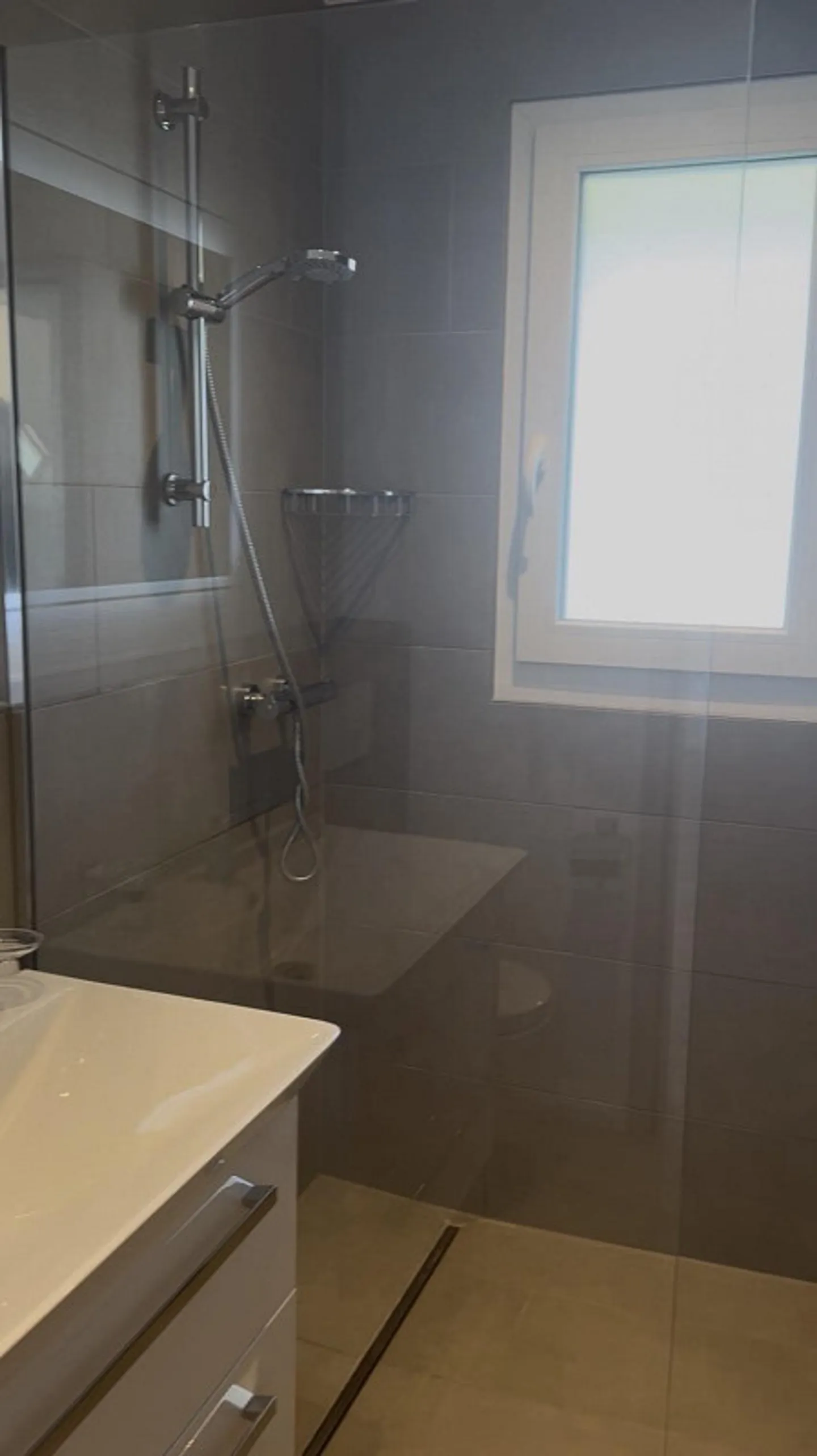 Charmante Dachgeschosswohnung in Safenwil - Foto 11 von 14