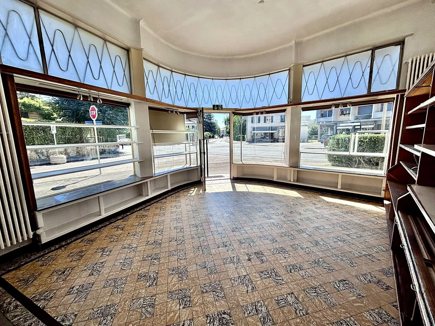 Espace Commercial avec Appartement - Photo 3 sur 7