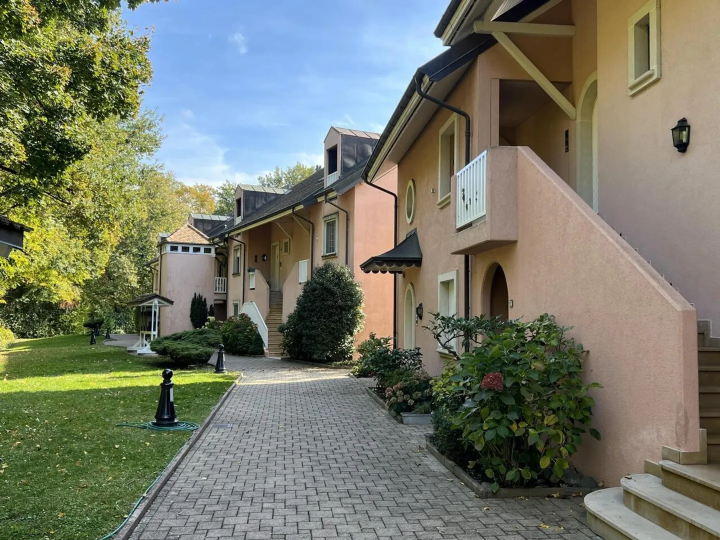 A louer - Appartement de 3 pièces avec jardin au cœur du Domaine Impérial à Gland - Photo 1 sur 9