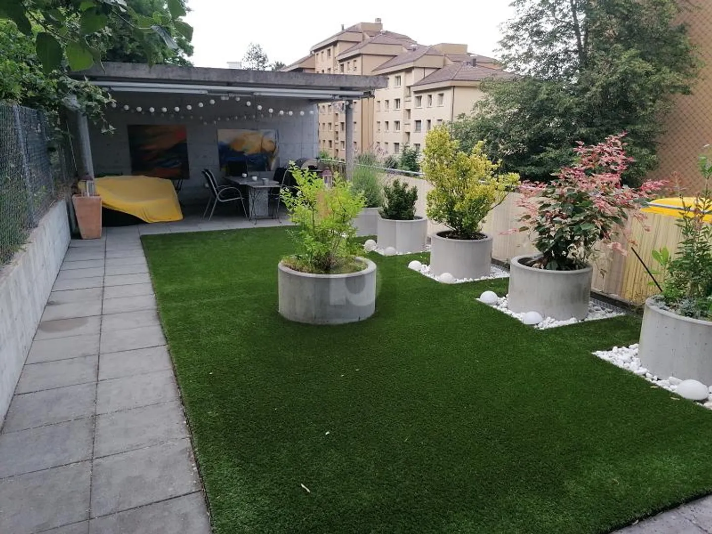 SONNIG RUHIG UND MIT GROSSER TERASSE - Foto 1 von 6