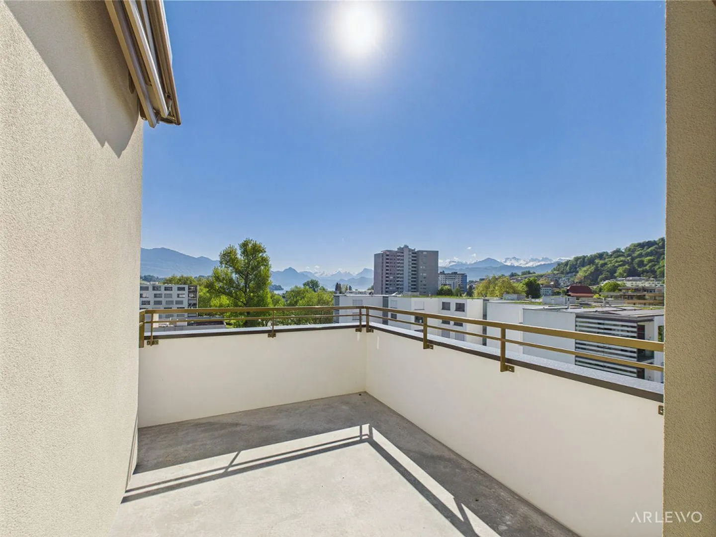 On the top floor with great views - Photo 2 of 16