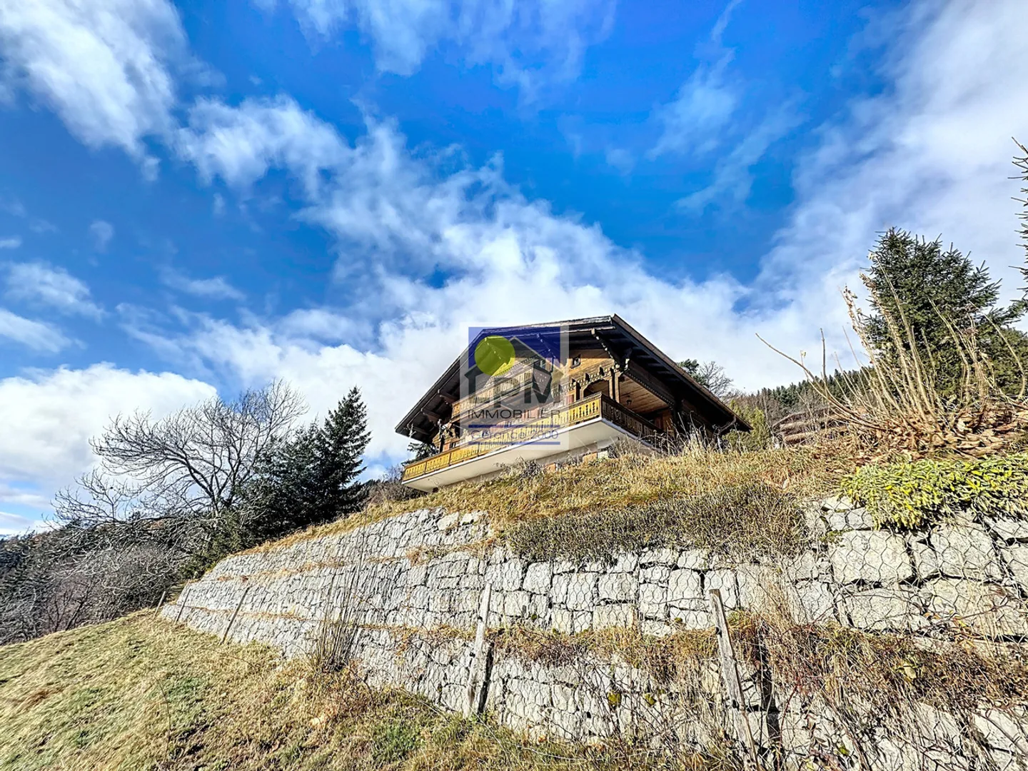 Chalet located in an exceptional setting with breathtaking views! - Photo 4 of 36