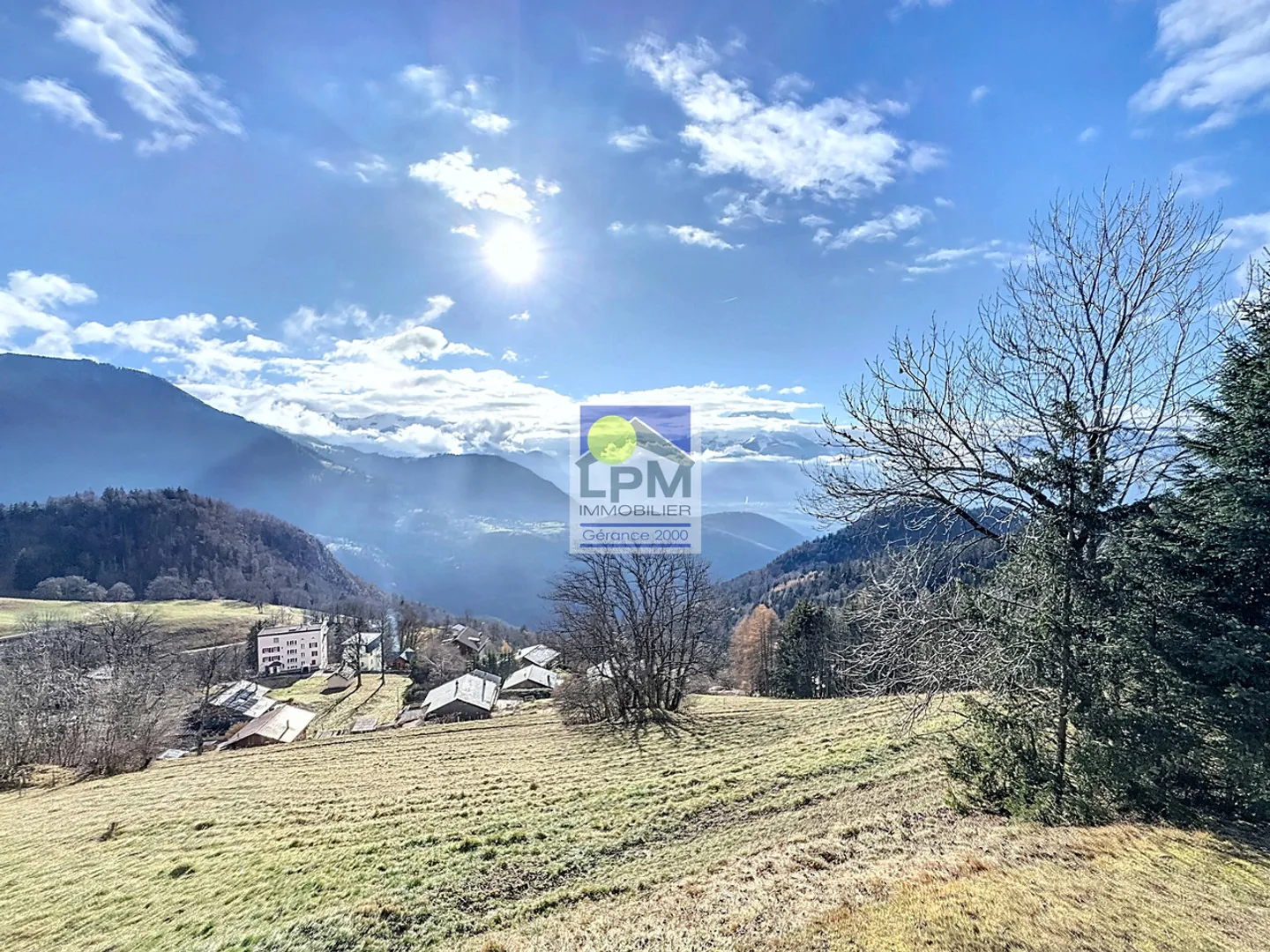 Chalet located in an exceptional setting with breathtaking views! - Photo 5 of 36