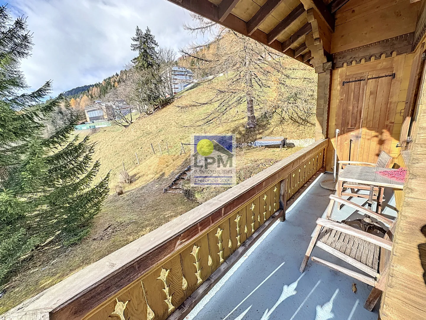 Chalet located in an exceptional setting with breathtaking views! - Photo 16 of 36