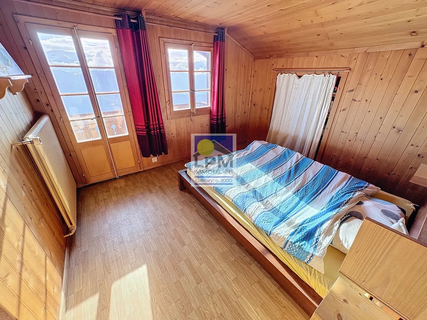 Chalet located in an exceptional setting with breathtaking views! - Photo 18 of 36