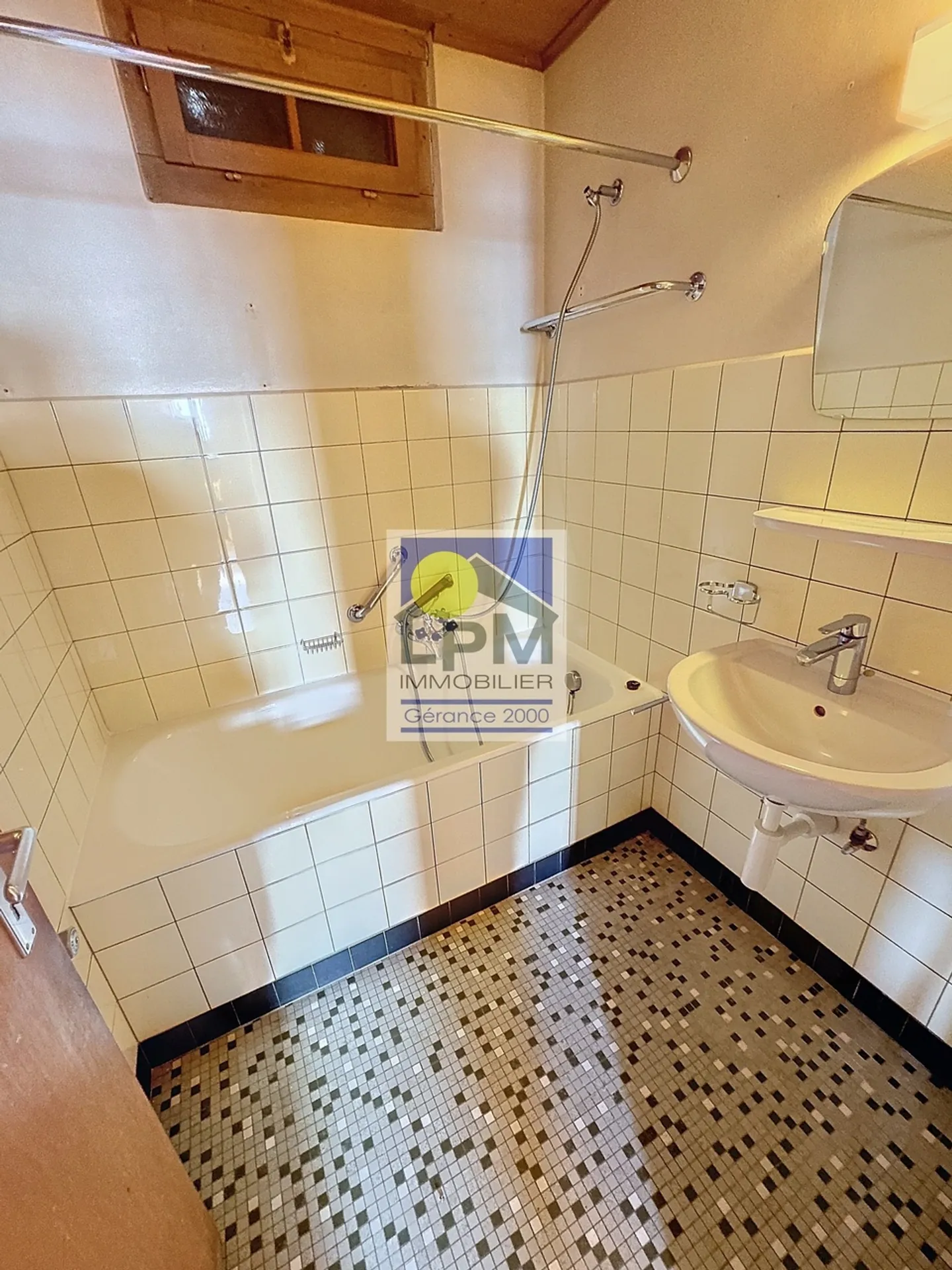 Chalet located in an exceptional setting with breathtaking views! - Photo 21 of 36