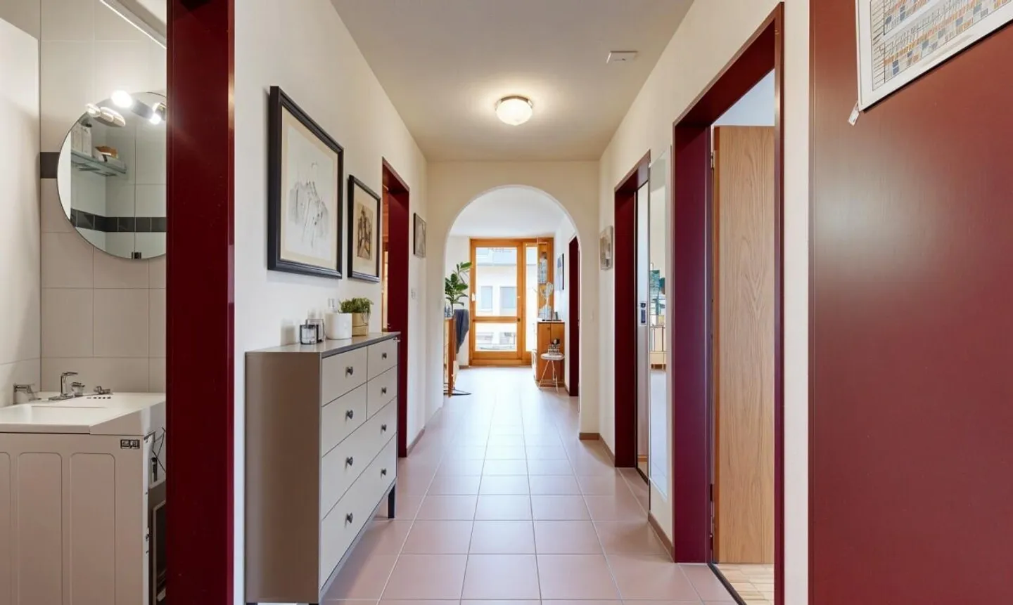 Luminoso appartamento di 4,5 stanze con camino, balcone, vista verde. Vicino a Thun. - Foto 5 di 11