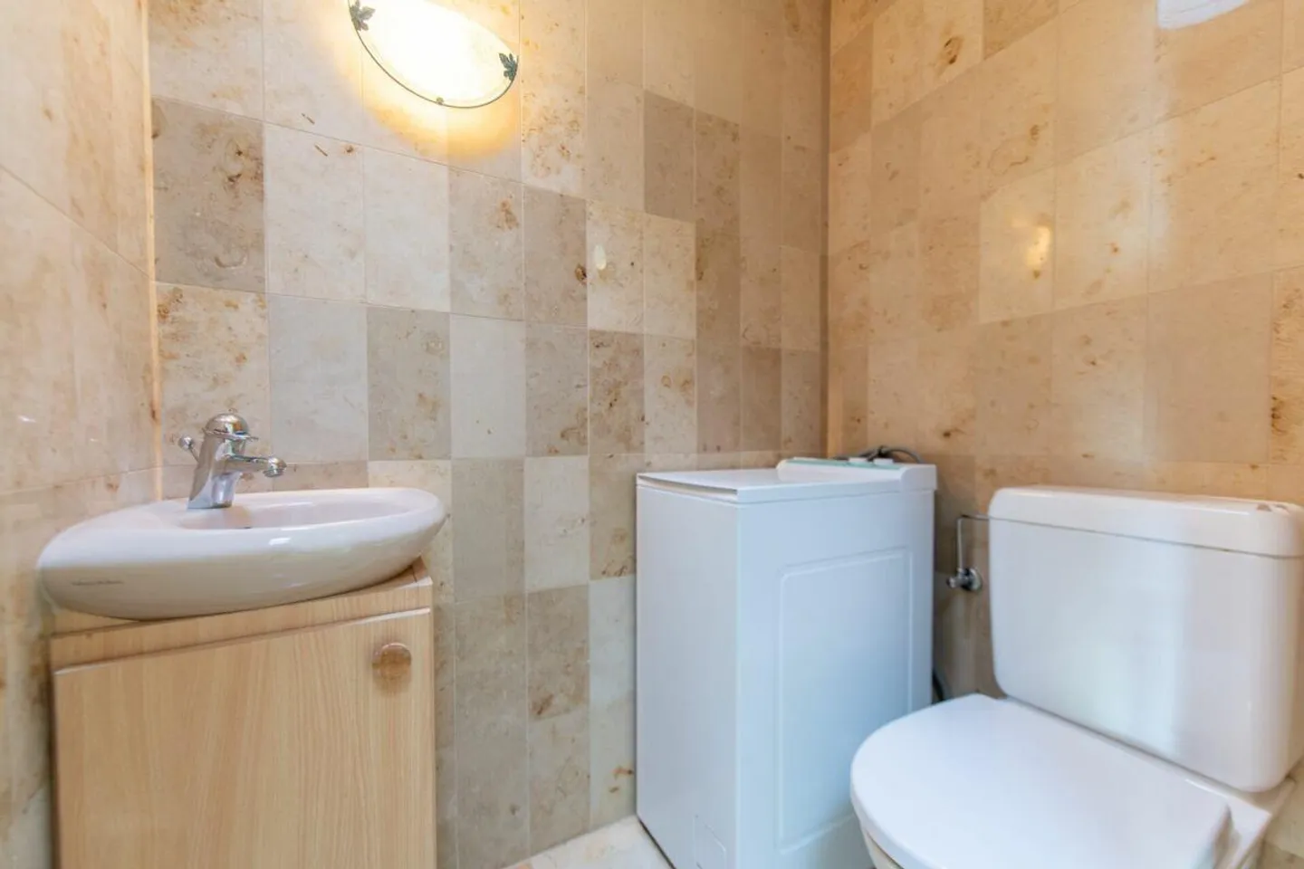 Living on two levels: Attractive maisonette apartment in a popular location - Photo 5 of 21