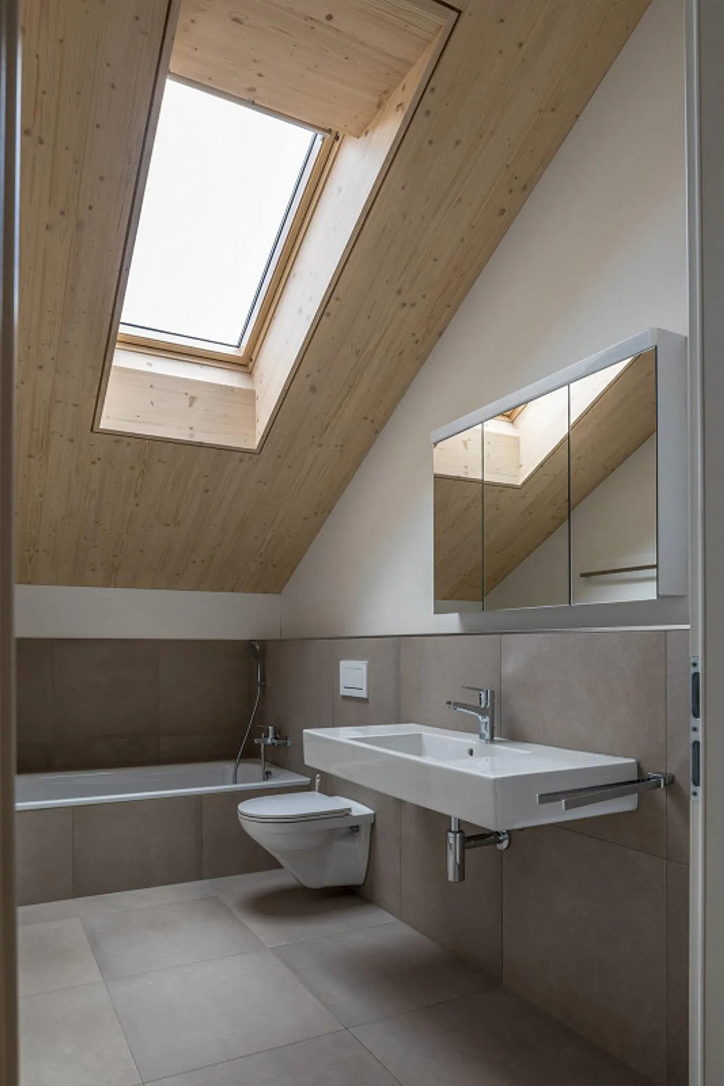 Charmante Dachwohnung - Foto 5 von 6