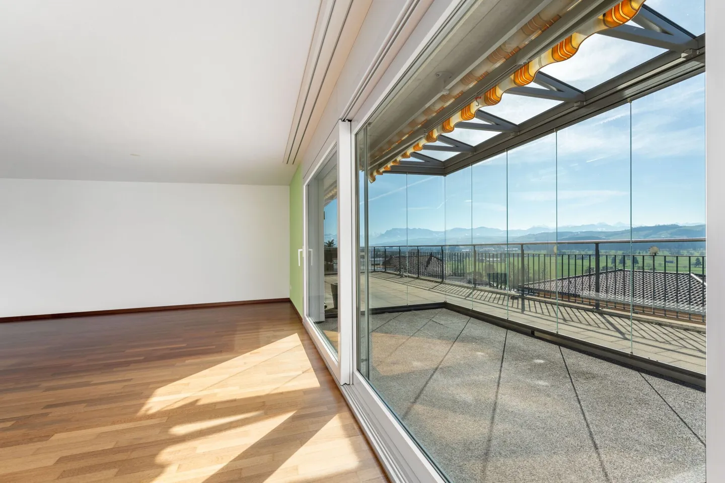 Appartement de rêve : Appartement en terrasse de 4 ½ pièces dans un emplacement calme - Photo 6 sur 13