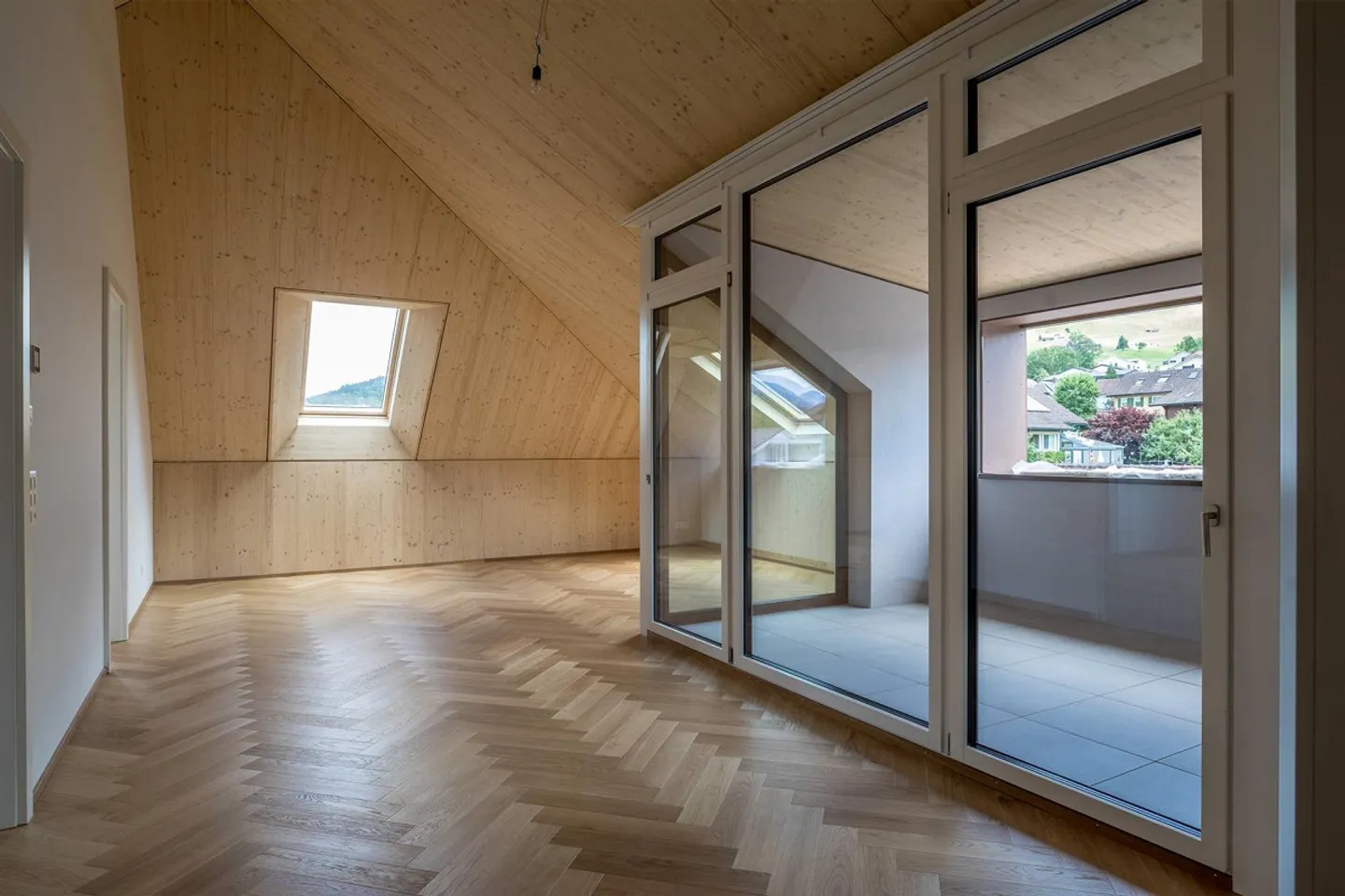 Charmante Dachwohnung - Foto 1 von 6