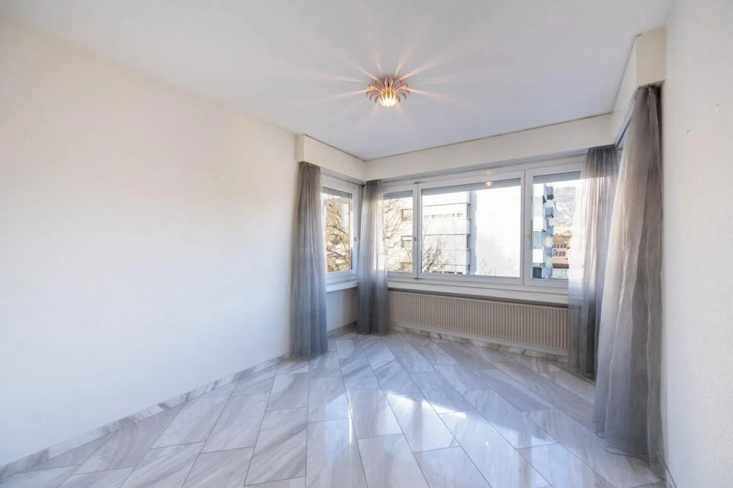 Living on two levels: Attractive maisonette apartment in a popular location - Photo 8 of 21