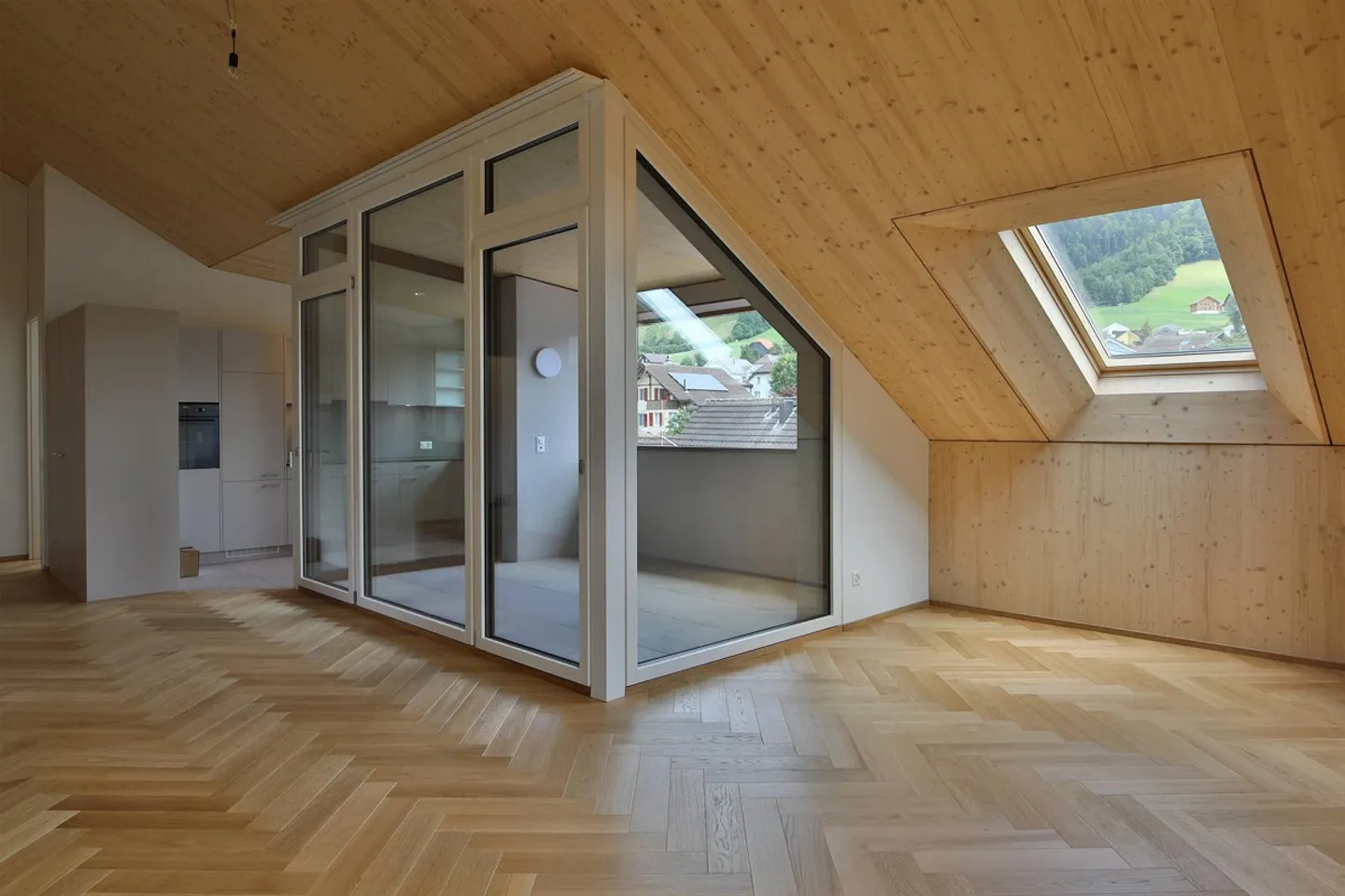 Charmante Dachwohnung - Foto 2 von 6