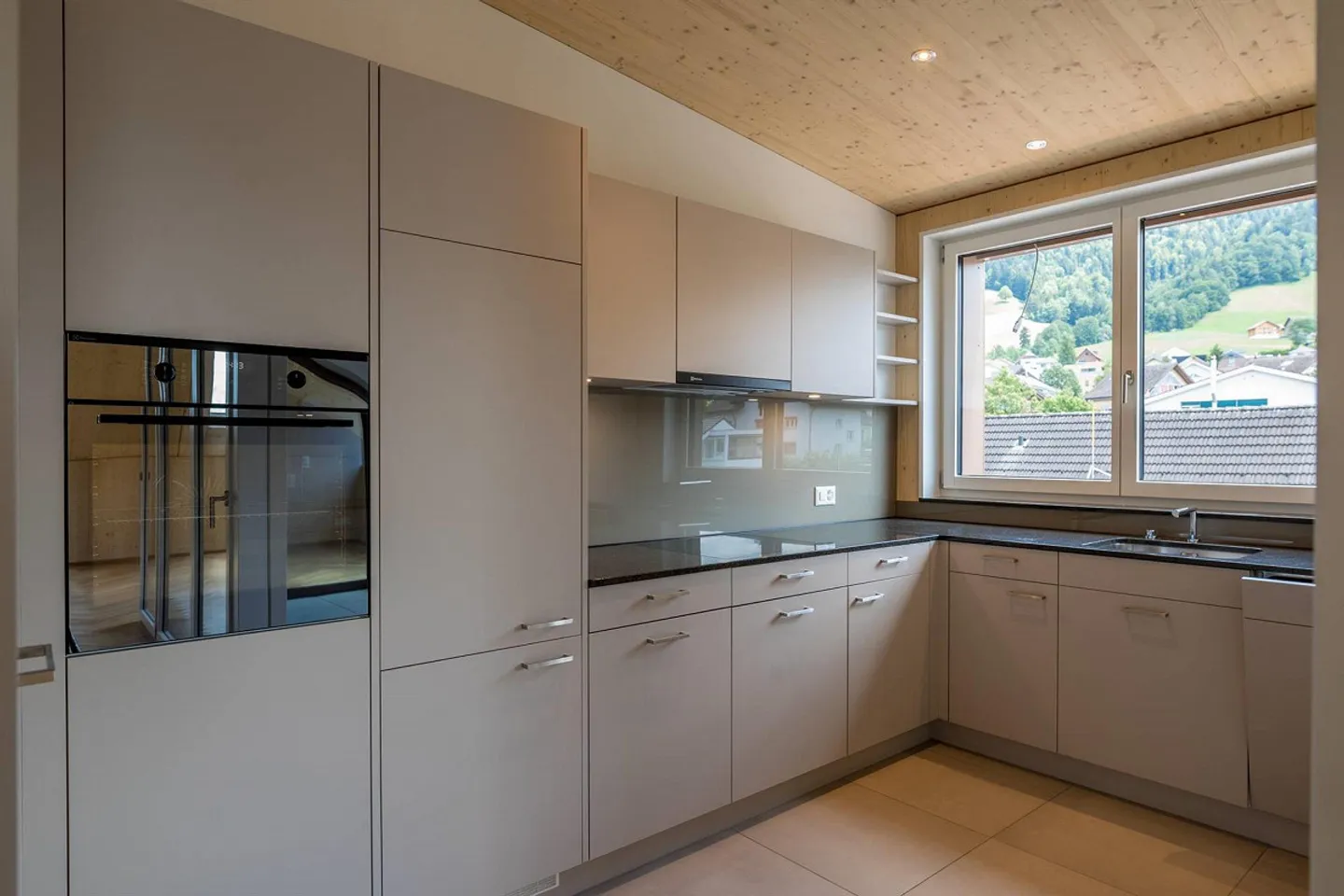 Charmante Dachwohnung - Foto 4 von 6